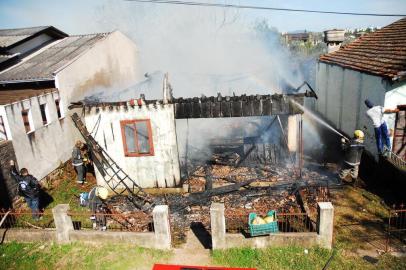 Incêndio em Venâncio Aires deixou menino de quatro anos morto na manhã desta quarta-feira