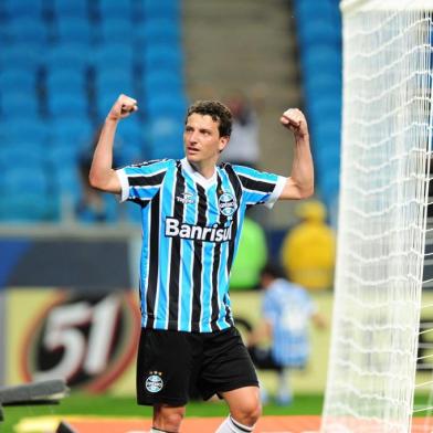  

Jogador Maxi Rodriguez faz gol de empate, Grêmio 1 x 1 Criciúma.Na foto Elano
PORTO ALEGRE,RS, BRASIL, 09-10-2013,Campeonato Brasileiro - 27ª rodada,Grêmio x Criciúma na Arena. Foto:FERNANDO GOMES/Agência RBS/ESPORTE)