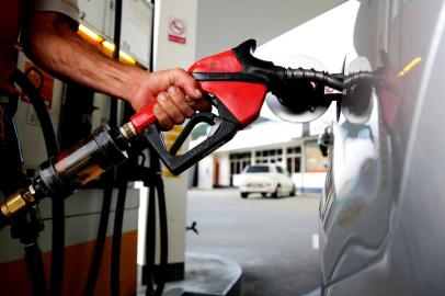  FLORIANÓPOLIS, SC, BRASIL - 29/01/2013 - ECONOMIA - Aumento da Gasolina nos Postos. (FOTO: CRISTIANO ESTRELA / DC).