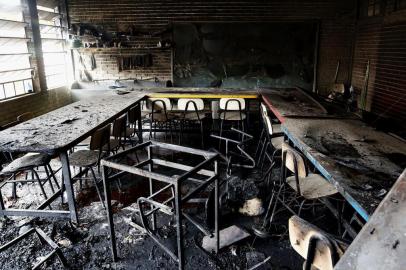  

PORTO ALEGRE, RS, BRASIL, 13-10-2013: Sala de aula destruída por incêndio criminoso na Escola Municipal de Ensino Fundamental Wesceslau Fontoura, no bairro Rubem Berta, na zona norte. (Foto: Mateus Bruxel / Diário Gaúcho)
 