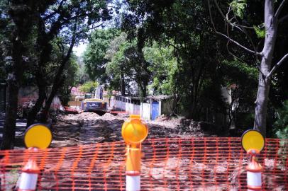  

Rua Corcovado, que servirá como desvio durante as obras da Trincheira da Plínio Brasil Milano, está sendo aberta.