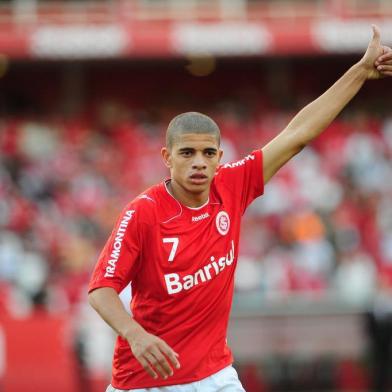  Inter enfrenta o Cruzeiro na primeira rodada do Brasileirão 2010 no estádio Beira-Rio.Taison