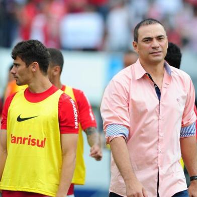  

Jogador Alex e técnico Clemer
CAXIAS DO SUL,RS,BRASIL - 10-11-2013 - Campeonato Brasileiro - 33ª rodada, Inter x Botafogo no estádio Centenário.(FOTO: FERNANDO GOMES/AGÊNCIA RBS - ESPORTE)