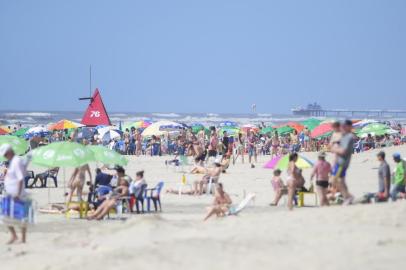 Fotos da praia de Capão da Canoa em 17/11/2013.