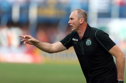  Gilmar Dal Pozzo

Avaí recebe a equipe da Chapecoense no estádio da Ressacada, jogo valido pelo returno do campeonato brasileiro da série B.