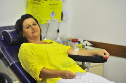  PORTO ALEGRE, BRASIL - Repórter Rosane de Oliveira doando sangue. (FOTO: LAURO ALVES)