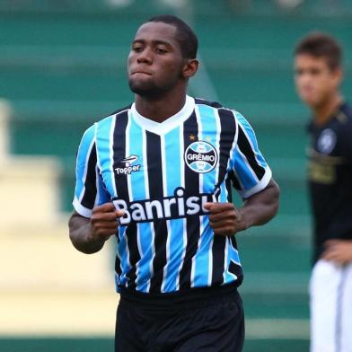 Tinga, lateral do Grêmio