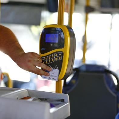  

PORTO ALEGRE, RS, BRASIL, 12-12-2013: virada de ano traz novamente a discussão sobre o preço das passagens de ônibus (FOTO FÉLIX ZUCCO/AGÊNCIA RBS, Editoria de Geral).