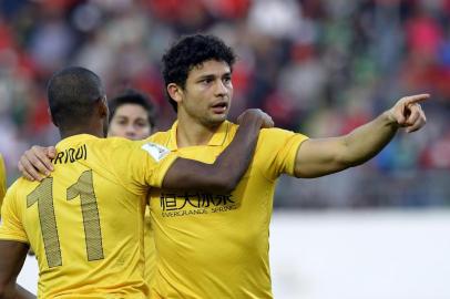 Guangzhous Brazilian forward Muriqui (L) congratulates his teammate Elkeson after scoring his firrst goal against Al-Ahly SC during their FIFA Club World Cup quarter final football match in the coastal Moroccan city of Agadir on December 14, 2013. This years competition is being staged in Morocco from December 11-21, with games being played in Agadir and Marrakesh. AFP PHOTO / GERARD JULIEN