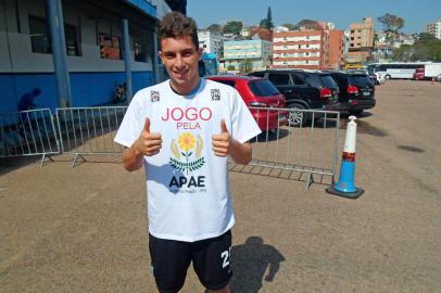 Alex Telles participa do 2º Jogo pela Apae, neste sábado, em Antônio Prado. Promoção do CA Pradense