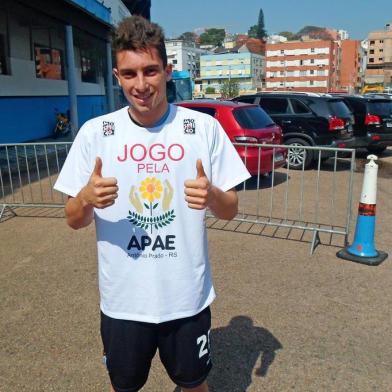 Alex Telles participa do 2º Jogo pela Apae, neste sábado, em Antônio Prado. Promoção do CA Pradense