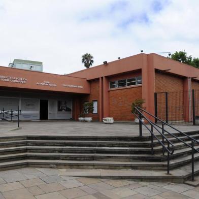  

PORTO ALEGRE , RS , BRASIL , 23-12-2013 - Teatro Renascença, um dos espaços culturais que aguarda reforma há vários anos.No Centro Municipal de Cultura semana passada, mas como há outros espaços que funcionam nesse local. (FOTO : RONALDO BERNARDI / AGENCIA RBS / SEGUNDO CADERNO )