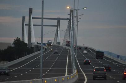  Movimentação de saída da Capital às 6h30min na freeway e Rodovia do Parque