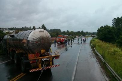 BR-386 fica totalmente bloqueada em acidente envolvendo sete veículos