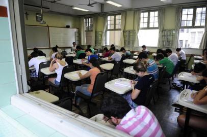  

PORTO ALEGRE,RS,BRASIL,08-01-2014-Último dia do vestibular da UFRGS ,no Colegio Rosario (FOTO:RONALDO BERNARDI / AGENCIA RBS / GERAL)