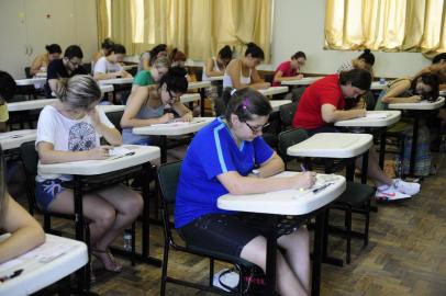  

PORTO ALEGRE,RS,BRASIL,08-01-2014-Último dia do vestibular da UFRGS ,no Colegio Rosario (FOTO:RONALDO BERNARDI / AGENCIA RBS / GERAL)