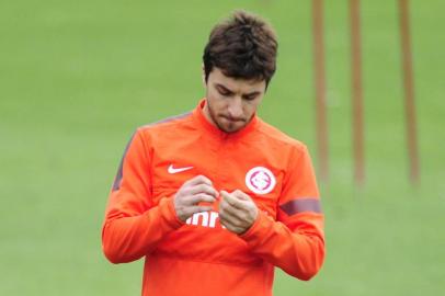  PORTO ALEGRE, RS , BRASIL,20-09-2013 - Treino somente para os atletas que ficaram em Porto Alegre (DAlessandro, Scocco, Forlán...). Inter estará no caminho de volta da Bahia. ( FOTO :RONALDO BERNARDI / AGENCIA RBS / ESPORTE )