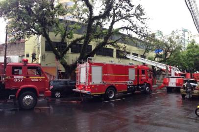 incêndio depósito roupas rdgol