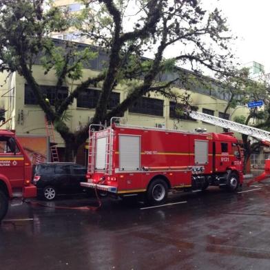 incêndio depósito roupas rdgol