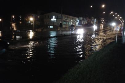 rdgol; chuva bloqueia br116 em caxias do sul