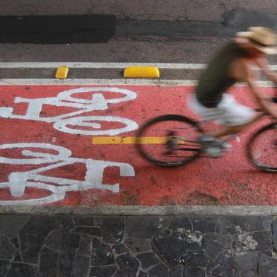  PORTO ALEGRE, RS, 10/01/2014: Zero Hora testa as ciclovias da capital. Na foto: ciclovia da rua Vasco da Gama. (Foto: Guilherme Santos/Especial GERAL)