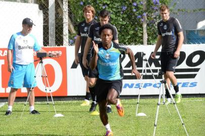 Primeiro treino do Grêmio na pré-temporada em Bento Gonçalves. No lance, o meia Zé Roberto.