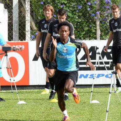 Primeiro treino do Grêmio na pré-temporada em Bento Gonçalves. No lance, o meia Zé Roberto.