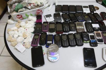 Mais do que dobra o número de apreensões de celulares no Presídio Central em 2013. 