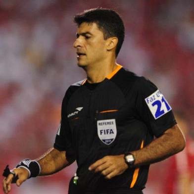  

PORTO ALEGRE, RS, BRASIL, 06/11/2011
FOTO:FERNANDO GOMES / ZERO HORA
Campeonato Brasileiro 2011, Inter x Fluminense no estádio Beira-Rio.
Árbitro Sandro Meira Ricci