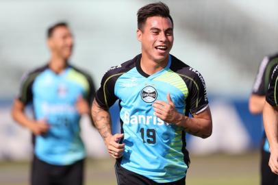  
Jogador Vargas
PORTO ALEGRE,RS,Brasil, 25-10-2013 - Primeiro treino do Grêmio depois da classificação na Copa do Brasil e preparação para o jogo contra o Coritiba pelo Brasileirão.(Foto: Ricardo Duarte/AGÊNCIA RBS)