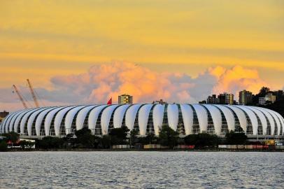  

PORTO ALEGRE, RS, BRASIL, 15-01-2014: Estádio Beira-Rio visto pelo Guaíba. (Foto: Carlos Macedo/Agência RBS, GERAL, ESPORTE)