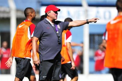  

GRAMADO, RS, Brasil. Treino do Inter no campo do Gramadense, em Gramado.
Na foto: técnico Abel Braga