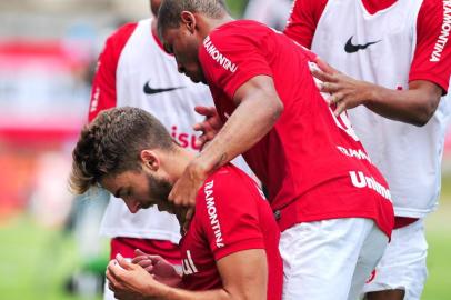 NOVO HAMBURGO/RS: Cláudio Winck comemora primeiro gol do Campeonato Gaúcho de 2014 no jogo entre Inter x São Luiz. Foto: Fernando Gomes/Agência RBS