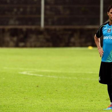  

BENTO GONÇALVES , RS ,BRASIL , 15-01-2014 - Tricolor faz pré-temporada - Grêmio 2014, treino na associação Geremia .(FOTO: TADEU VILANI/AGENCIA RBS / ESPORTE )
Jogador kleber