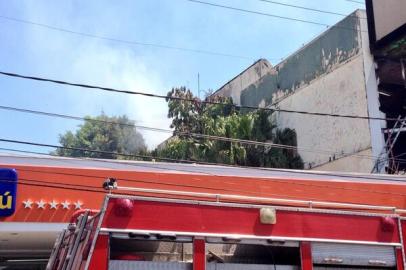 rdgol; incendio atinge lojas benoit em canoas