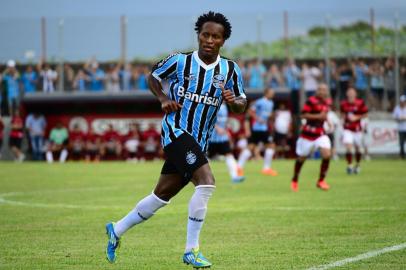  

BENTO GONÇALVES, RS, BRASIL - 22-01-2014 - Pré-temporada do Grêmio na Serra Gaúcha. Amistoso de Grêmio e Flamengo, jogo treino contra o Flamengo de São Valentin em Bento. Zé Roberto (FOTO: TADEU VILANI/AGÊNCIA RBS, ESPORTE)