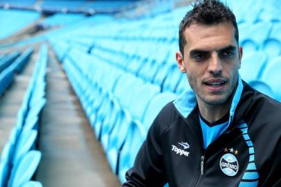  

Zagueiro Luiz Rhodolfo Dini Gaioto
PORTO ALEGRE, RS, BRASIL, 07-08-2013.Treino do Grêmio na Arena. (Foto: Bruno Alencastro/Agência RBS / ESPORTE)