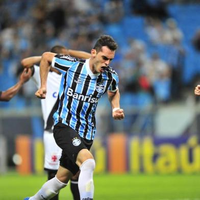  Jogador Rhodolfo abre o placar Grêmio 1x0 vascoPORTO ALEGRE,RS,BRASIL - 13-11-2013 -Brasileirão 2013, Grêmio x Vasco na Arena.(FOTO: RICARDO DUARTE/AGÊNCIA RBS - ESPORTE)