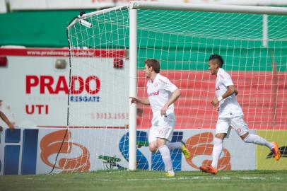  

Passo Fundo x Inter - Aylon marca o 1º gol colorado
Indexador: Alexandre_Lops