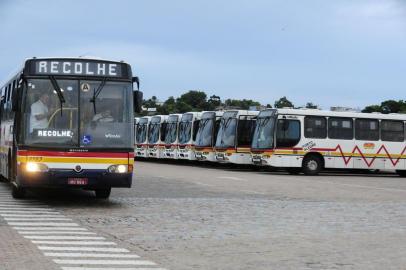  Coletivos da Nortran/Conorte parados na zona norte de Porto Alegre, 27012014