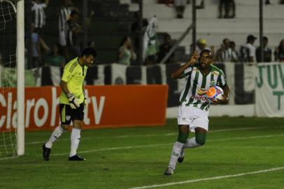  

CAXIAS DO SUL, RS, BRASIL, 30/01/2014. Juventude x Cruzeiro, jogo válido pela quarta rodada do campeonato gaúcho (Gauchão 2014) e realizado no estádio Alfredo Jaconi em Caxias do Sul. (Porthus Junior/Pioneiro)