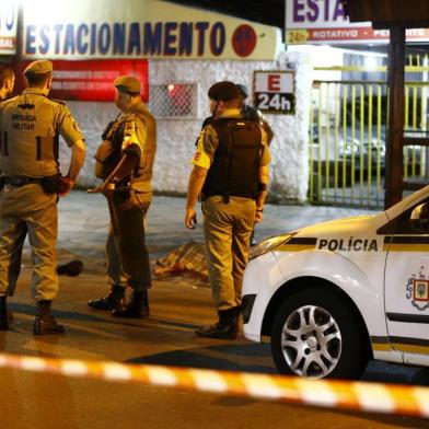  

PORTO ALEGRE, RS, BRASIL, 03-02-2014- Assassinato na cidade baixa na rua Lima e Silva. FOTO ADRIANA FRANCIOSI, AGENCIA RBS, POLÍCIA