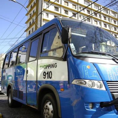 *** Taxi-lotação-RRigon ***Taxi-lotação. Flagrantes de micro-ônibus que prestam serviço de taxi-lotação em Caxias do Sul. Tranporte conhecido como azulzinho.