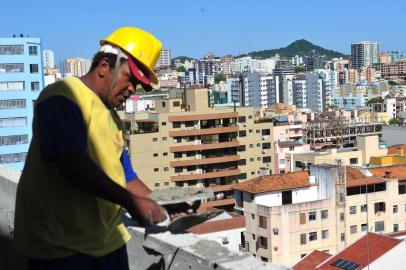  Neste final de semana, ocorrerá o Feirão de Imóveis, no Itaimbé Palace Hotel, promovido pelo Diário de Santa Maria. Aproveitando o evento, daremos dicas para quem comprar um imóvel sem errar na hora de fechar o negócio