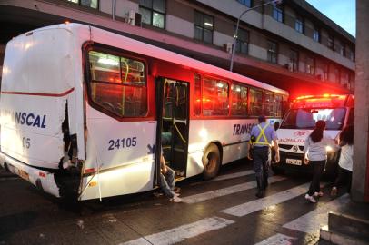 avenida mauá - porto alegre - acidente - ônibus - passageiros - 14022014