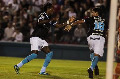 NACIONAL X GRÊMIORiveros (D), do Grêmio, marca gol em partida contra o Nacional, válida pela fase de   grupos da Copa Libertadores da América, no Estádio Parque Central, em Montevidéu, no   Uruguai, nesta quinta-feira. O Grêmio venceu por 1 a 0.Editoria: ESPORTESLocal: MONTEVIDÉUIndexador: FABIO GOMESFotógrafo: PressDigital