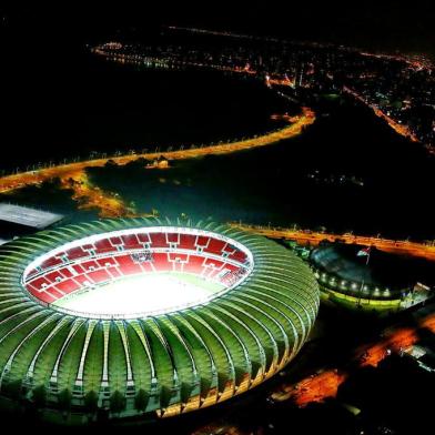  

PORTO ALEGRE, RS, BRASIL- 15-02-2014- Vista aérea de estádio Beira Rio do internacional de porto Alegre. No primeiro jogo teste, Inter X Caxias. FOTO ADRIANA FRANCIOSI, AGENCIA RBS,ESPORTE