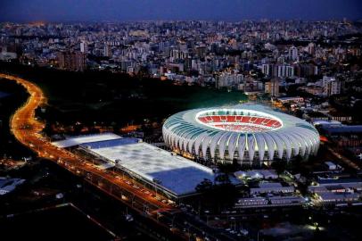  

PORTO ALEGRE, RS, BRASIL- 15-02-2014- Vista aérea de estádio Beira Rio do internacional de porto Alegre. No primeiro jogo teste, Inter X Caxias. FOTO ADRIANA FRANCIOSI, AGENCIA RBS,ESPORTE