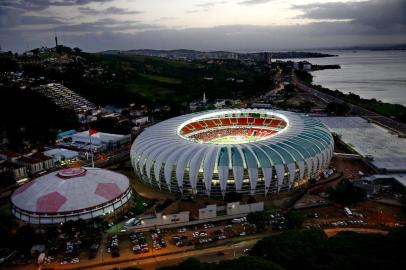  

PORTO ALEGRE, RS, BRASIL- 15-02-2014- Vista aérea de estádio Beira Rio do internacional de porto Alegre. No primeiro jogo teste, Inter X Caxias. FOTO ADRIANA FRANCIOSI, AGENCIA RBS,ESPORTE