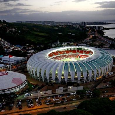  

PORTO ALEGRE, RS, BRASIL- 15-02-2014- Vista aérea de estádio Beira Rio do internacional de porto Alegre. No primeiro jogo teste, Inter X Caxias. FOTO ADRIANA FRANCIOSI, AGENCIA RBS,ESPORTE